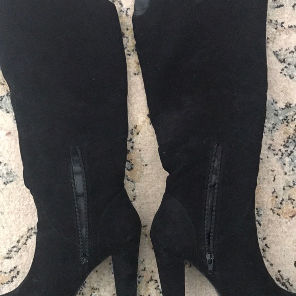 Black knee high boots - Picture 2 of 2